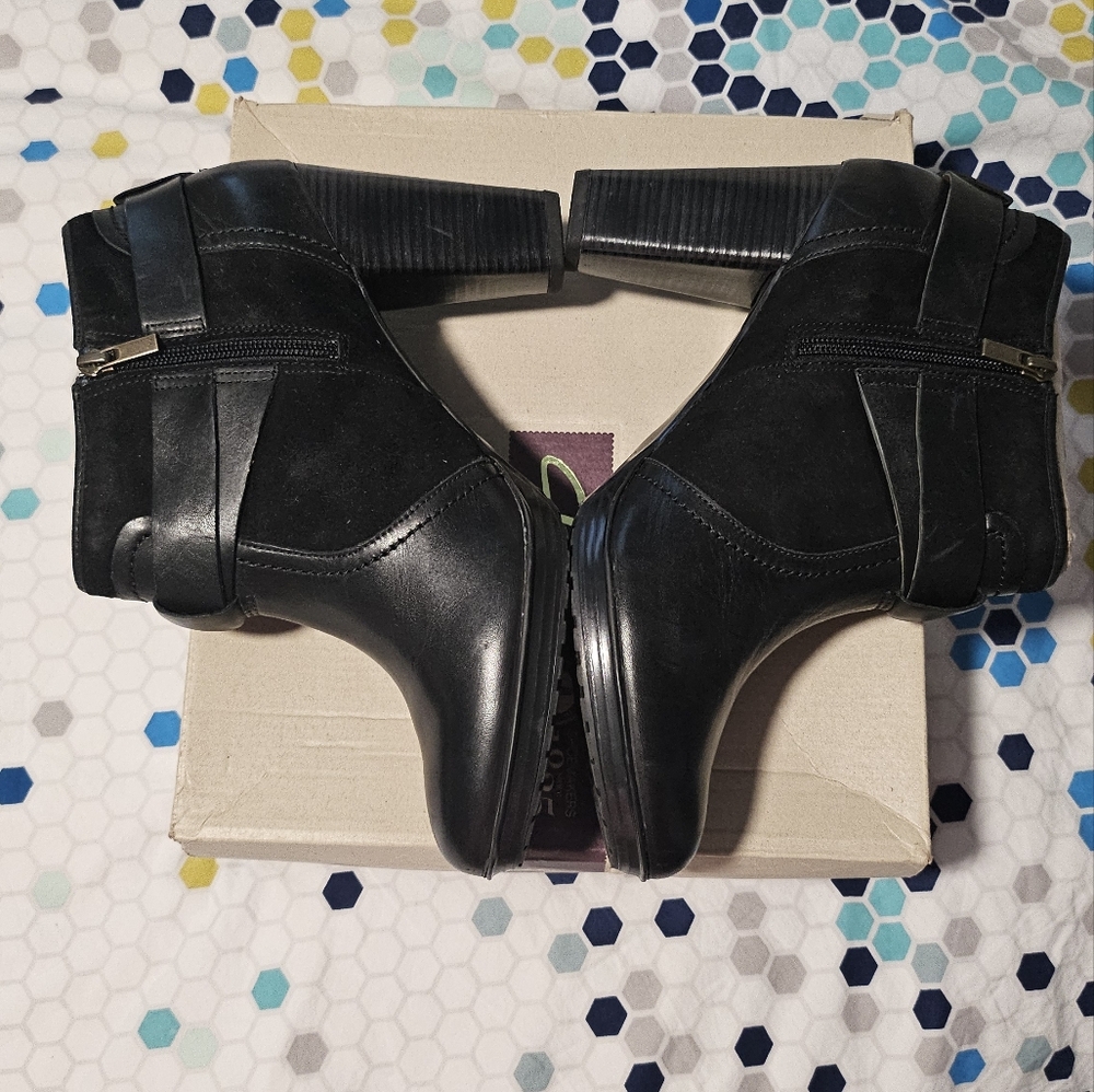 Clarks Lida Dallas Leather Booties